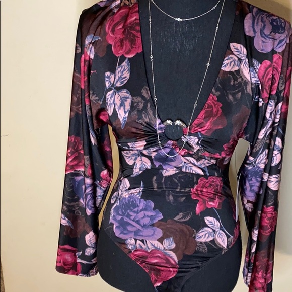 GUESS Women's Jazzi Kimono Sleeves Dawn Of Rose Print Black Bodysuit Size XS - Picture 2 of 12
